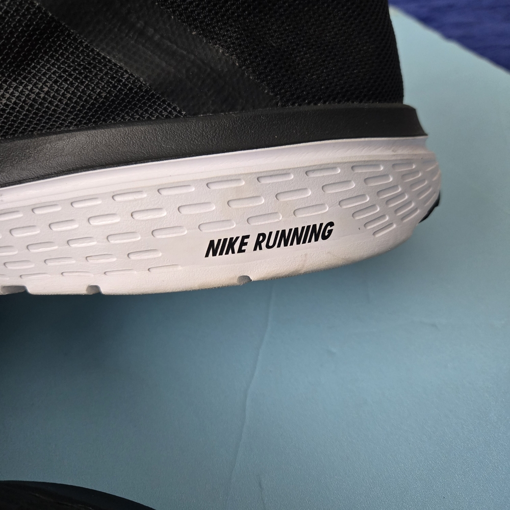 Black and White Nike Sneakers - Picture 6 of 11